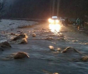 Рух на дорозі Мукачево-Рогатин частково відновлено, вночі під удар стихії потрапила Івано-Франківщина