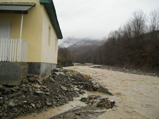 На Закарпатті залишаються підтопленими три десятки домогосподарств (ВІДЕО)