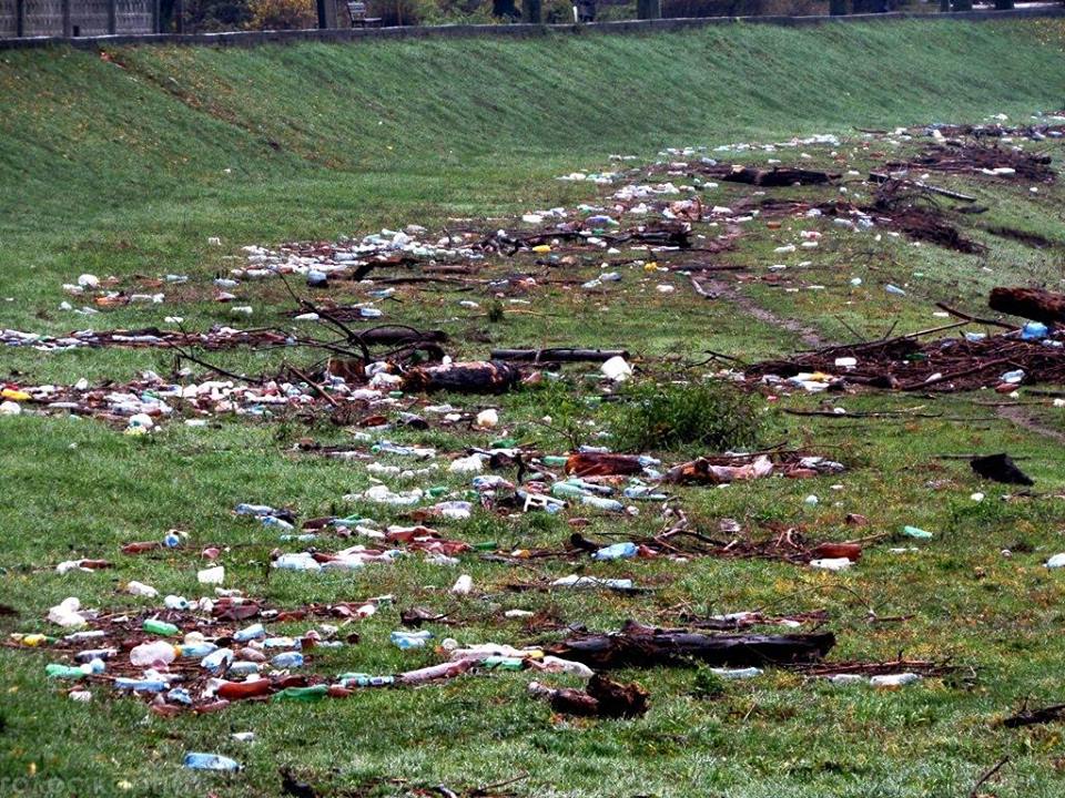 У Мукачеві городяни збираються на акцію із прибирання берегів Латориці від нанесеного паводком сміття