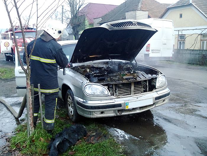 В Іршаві під час руху загорілася "Волга" (ФОТО)