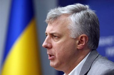 Прем'єр, який очолив корупцію і покриває друзів-олігархів, не має жодного морального права давати оцінку таким людям, як Квіт – Балога