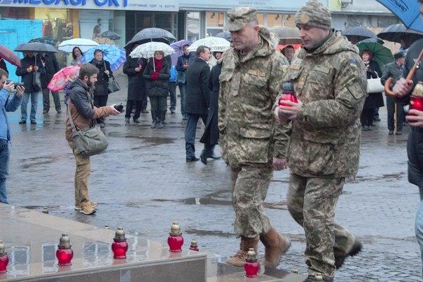 В Ужгороді пам’ять про жертв голодоморів вшанували на мітингу-реквіємі (ФОТО)