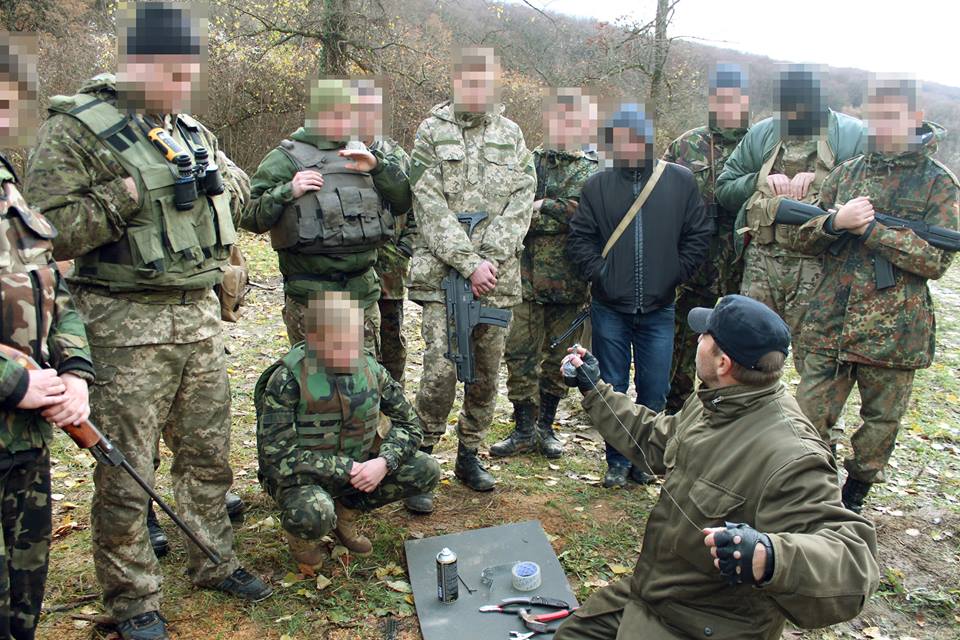 На традиційному вишколі в лісах Закарпаття патріоти продовжили навчатися військової справи (ФОТО)