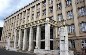 Зі слів аноніма, вибухівка у будівлі Закарпатської облради знаходиться у кейсі одного з депутатів
