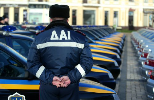 У Мукачеві інспектор ДАІ, зупинивши авто ДК за "порушення", сам же й відмовився його протоколювати (ВІДЕО)