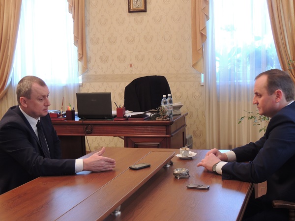 Міський голова Берегова розглядає можливість відправки у зону АТО автівок, які роками стоять на штрафмайданчиках
