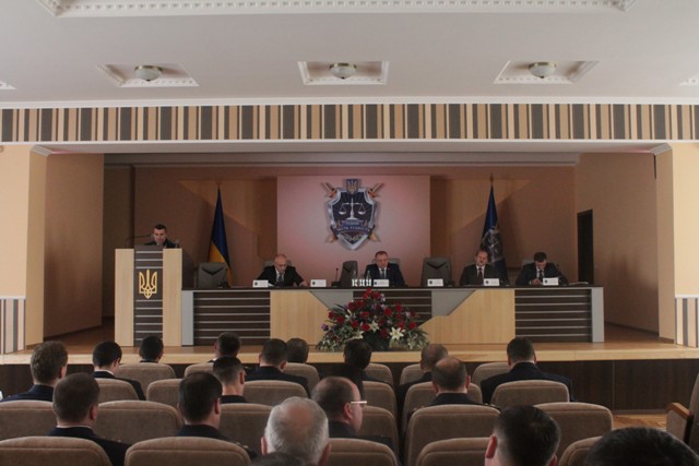 Прокурор Закарпаття заявив, що прокурори "повинні перелаштуватися або піти з посад" і дав на це термін у місяць