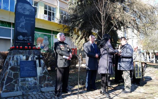 У Берегові відкрили оновлений обеліск воїнам-афганцям (ФОТО)