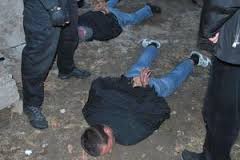 В Ужгороді затримали грабіжників, які, погрожуючи ножем, вимагали в продавчині міні-маркету гроші (ФОТО)