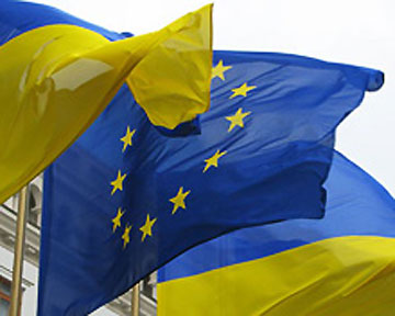 Ситі і багаті єврокомісари повинні добре думати перед тим, як озвучувати заяви, коли наш народ уже рік проливає кров за всю Європу - Балога