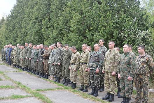 У Мукачеві зустріли зведений загін закарпатських міліціонерів, що повернувся зі Сходу (ФОТО)