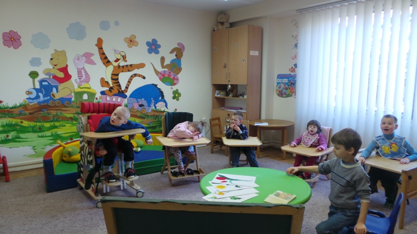 Ужгородська "Дорога життя" облаштовується серед казкових персонажів