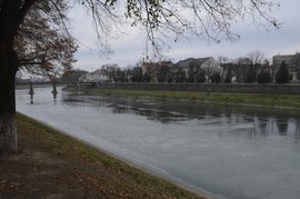 В Ужгороді в Ужі знайшли тіло потопельниці і передсмертну записку