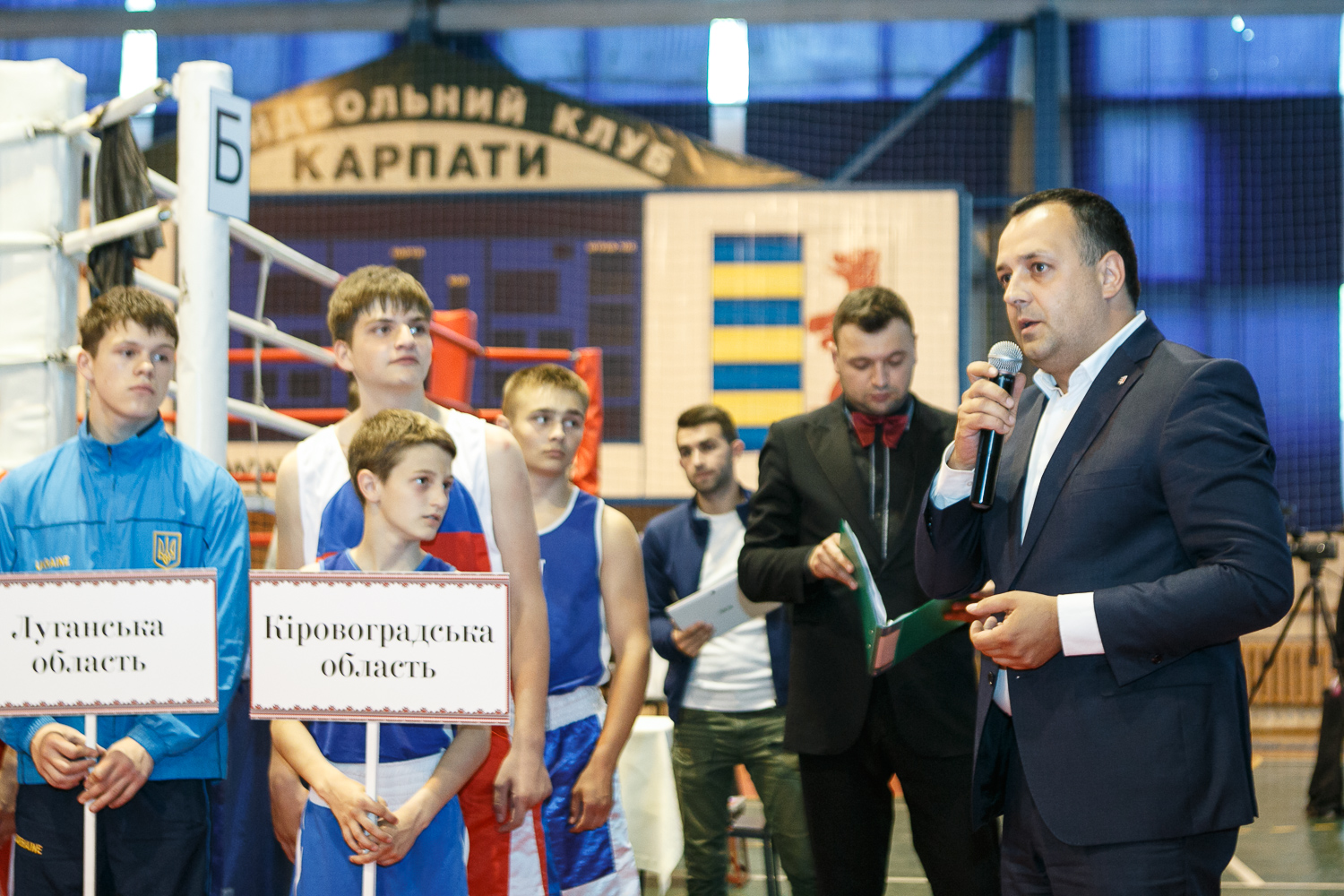В Ужгороді у відкритті чемпіонату України з боксу серед юнаків взяв участь Олександр Усик (ФОТО, ВІДЕО)