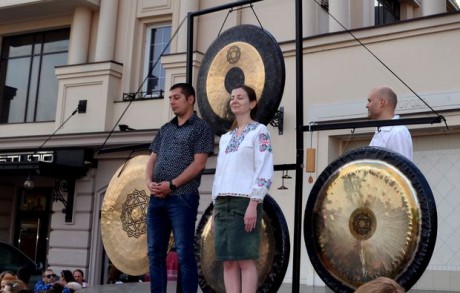 В Ужгороді до кінця тижня звучатимуть етнічні інструменти і продаватимуться прикраси і спеції, привезені з Непалу (ФОТО)