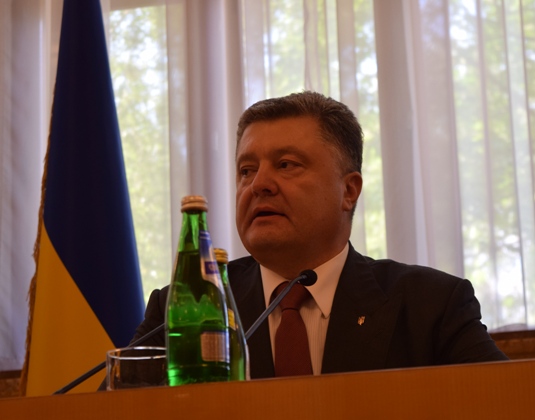Порошенко: правоохоронні органи та кримінал на Закарпатті зрослися ще з 90-х років