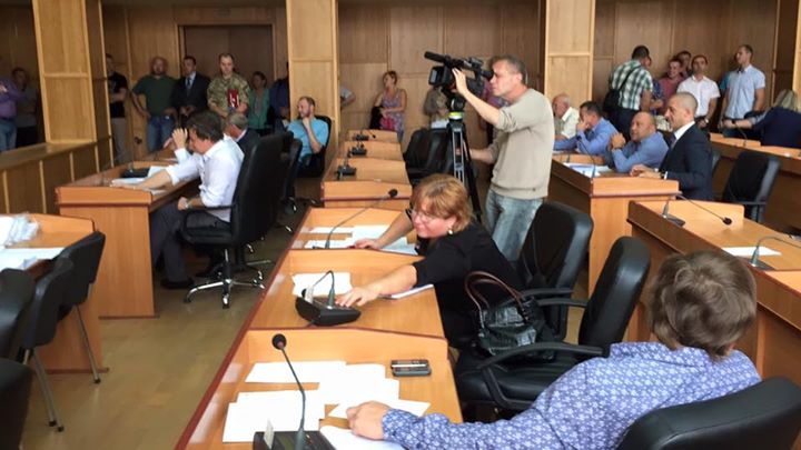 На сесії міськради в Ужгороді картка Погорелова-молодшого голосувала за його відсутності, мера змусили її вилучити