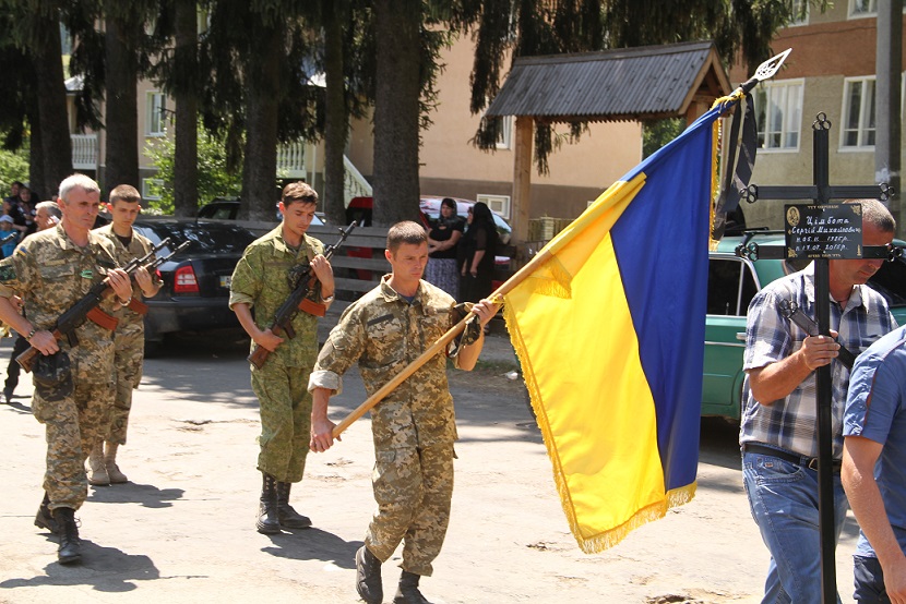 На Міжгірщині поховали Сергія Цімботу, який поліг у війні з Росією (ФОТО)