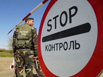 Невідомі "поліцейські" на Закарпатті "визволяли" словака, "кримінально" заблокувавши пункт пропуску на кордоні