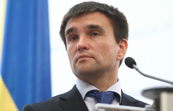 У МЗС кажуть, що приділяють Закарпаттю дуже багато уваги, й закликають сусідні країни визнати, що проблема контрабанди – спільна