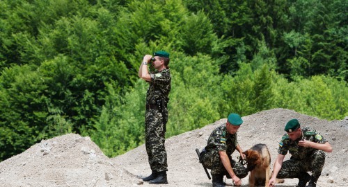 9 "нелегалів", серед яких громадяни Афганістану, Пакистану, Судану та Палестини, зупинили на Закарпатті
