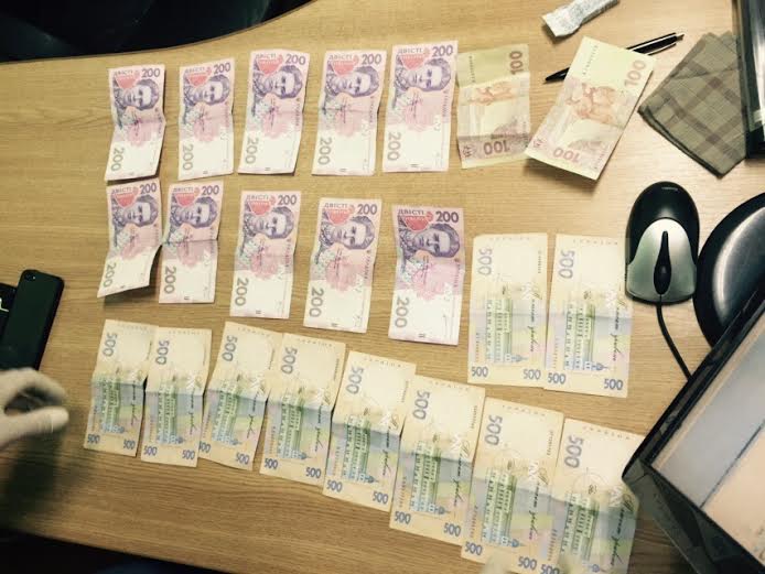 Стали відомі імена судді та адвоката, що сприяли виходу під заставу митників-хабарників