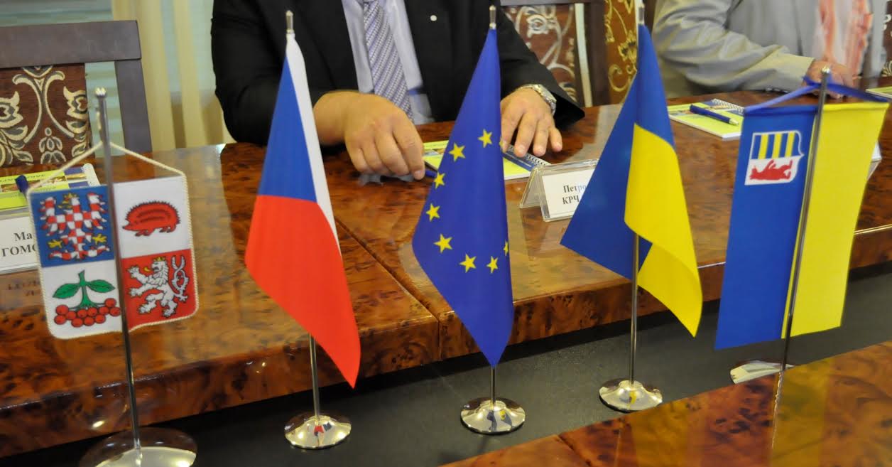 Делегація з чеської Височини подарувала установам соціального захисту Закарпаття більше 100 спеціальних ліжок 