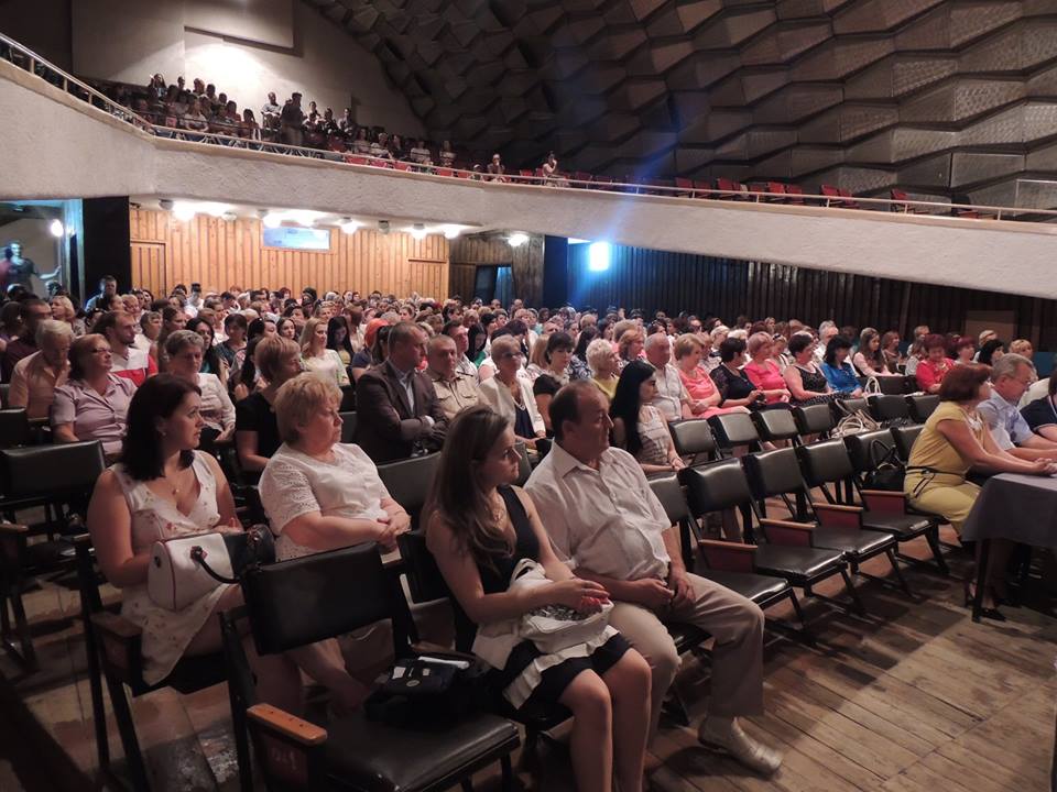 У Берегові роздумовують над створенням одного спільного для всіх навчальних закладів центру з приготування їжі