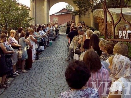 У зону АТО з Ужгорода відправлять освячену у свято Медового Спаса воду