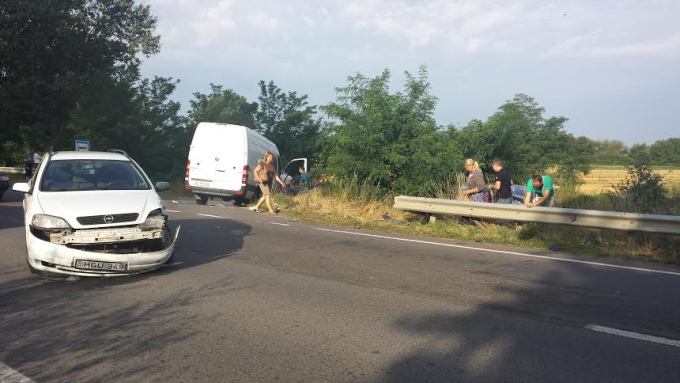 На Ужгородщині сталася ДТП за участі 3-х авто (ФОТО)