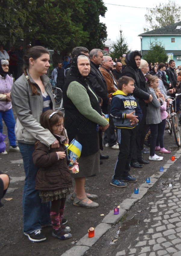 З героєм-добровольцем Павлом Дурундою, що поліг у війні на Сході, у Буштині прощалися всенародно (ФОТО, ВІДЕО)