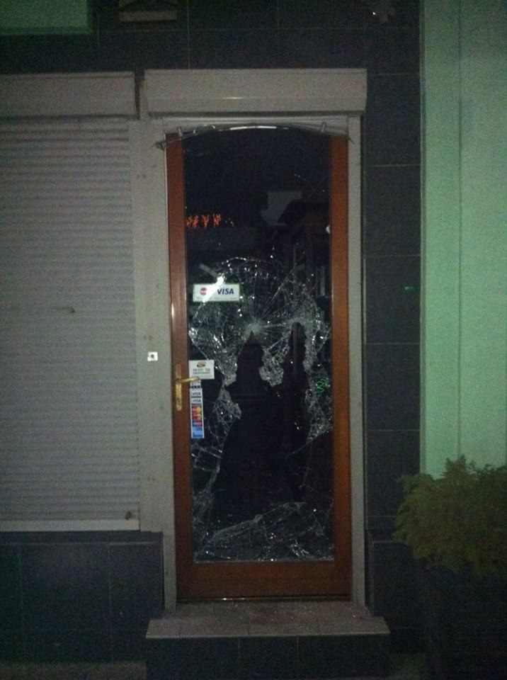 В Ужгороді намагались обікрасти ювелірний магазин (ВІДЕО)