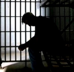 На Воловеччині двоє п'яних чоловіків, заступившись за третього, побили міліціонерів