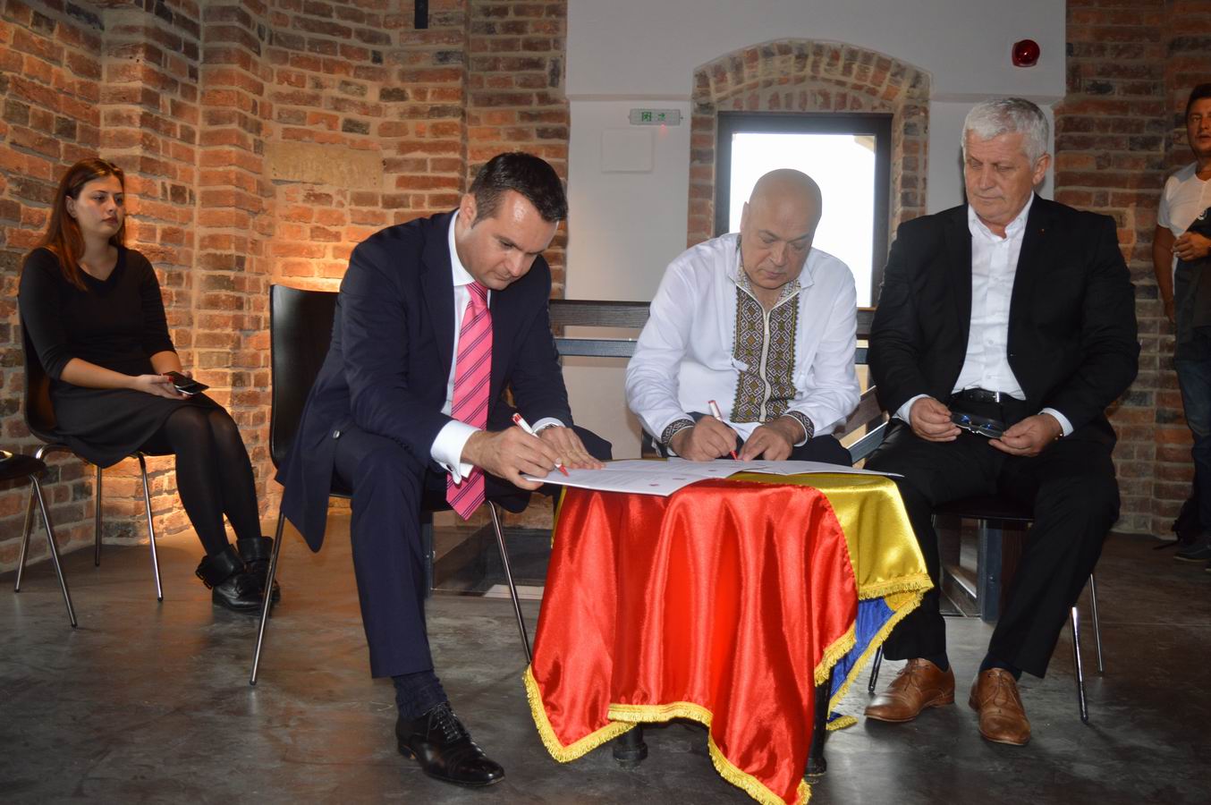 Москаль замість відкривати робочі місця уклав "заробітчанський" договір з Румунією