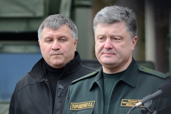 Президент з Аваковим повинні зрозуміти, що псевдореформи усіх вже дістали і в кожного міністра є приватна армія – Балога