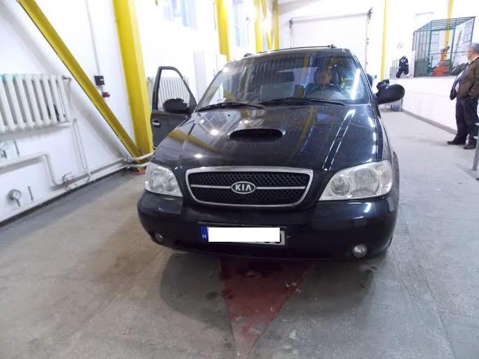 На Закарпатті на кордоні двоє угорців втратили свої автівки через незаконне перевезення сигарет (ФОТО)