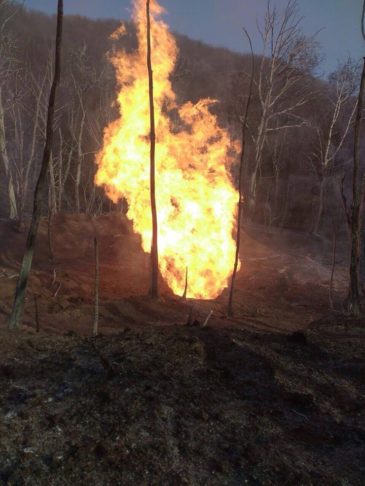 Правоохоронці кажуть, що газопровід на Хустщині вибухнув через просідання грунту. Газ трубою до Європи не постачався