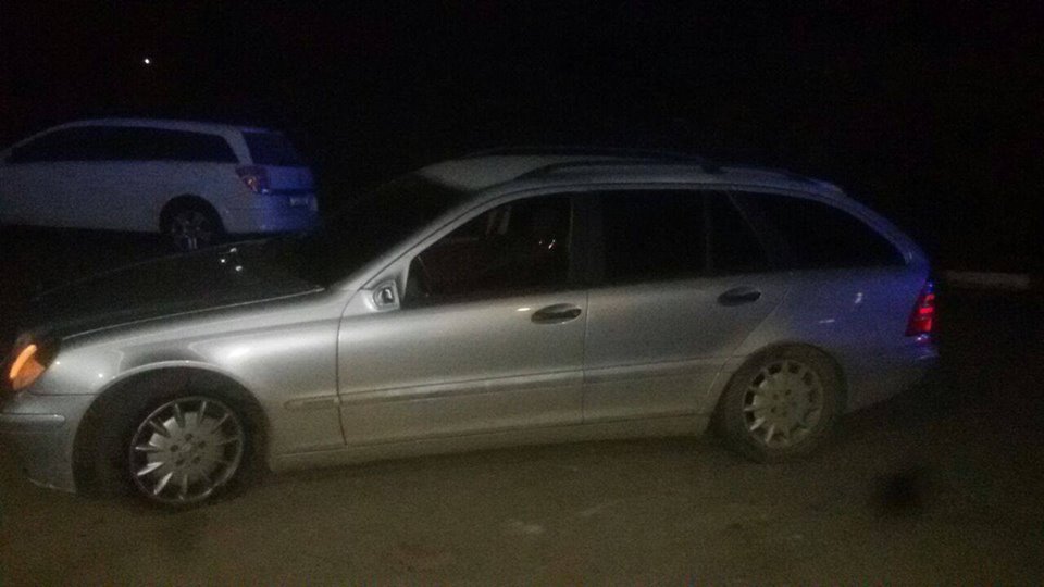 П'яний мукачівець на "Мерседесі" збив поліцейського та протягнув його на капоті 10 метрів (ФОТО)