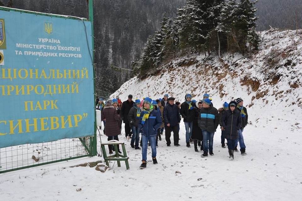 Школярі з Луганщини вперше побачили ведмедів на Міжгірщині (ФОТО)