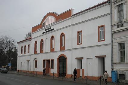 Театр, який "грає на повну",