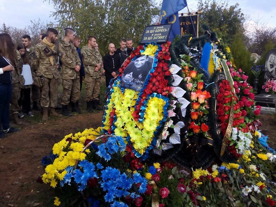 Уродженця Закарпаття, що загинув на Луганщині, поховали на Харківщині (ФОТО)