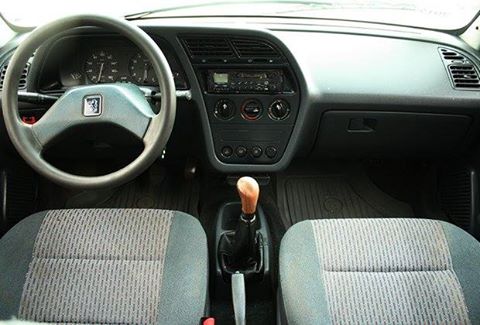 На Закарпатті в українця вилучили "Peugeot 306", на якому той спочатку заїхав, а відтак виїджав з країни за підробленим дорученням