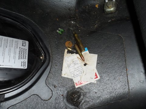 На Закарпатті Герда виявила в авто угорця, що прямував до Словаччини, стріляну гільзу та набої (ФОТО)