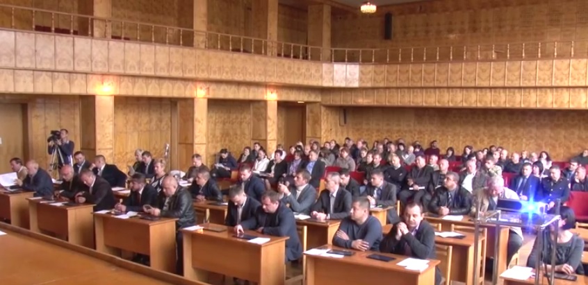 Резонансне питання звіту начальника відділу освіти Хустської РДА на сесії райради перенесли через відпустку останнього (ВІДЕО)