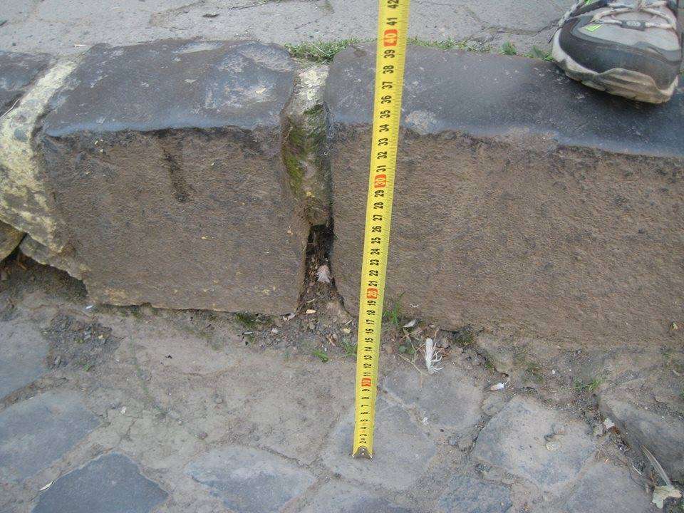 Ужгород недоступний для інвалідних візочків — мами особливих дітей