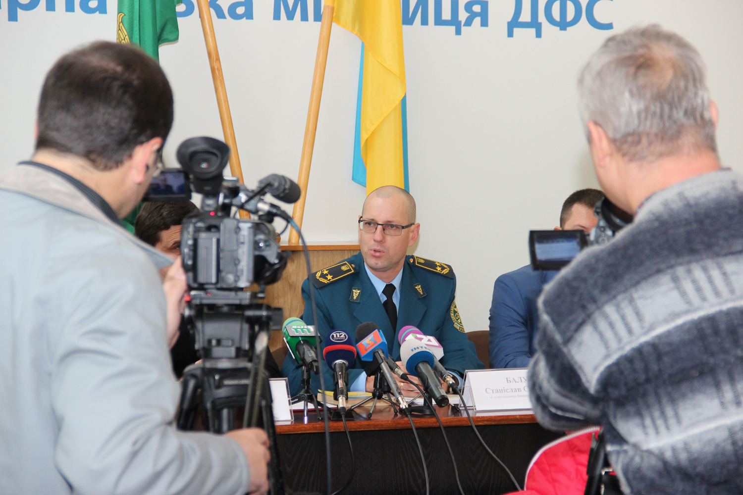 Закарпатцям розповіли про правила тимчасового ввезення авто у сусідніх із областю країнах