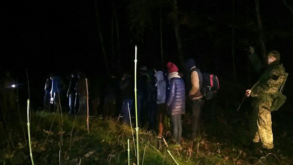 На Закарпатті затримали 16 нелегалів із Південно-Східної Азії, а згодом ще 6-х впіймали у Словаччині (ФОТО, ВІДЕО) 