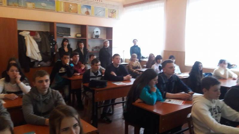 Закарпатській молоді розповідали про суть Конституції та її роль в повсякденному житті (ФОТО)