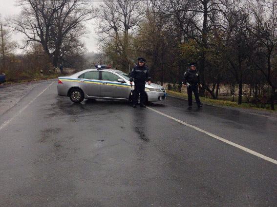 Через підтоплення перекрито дорогу на в'їзді в Пасіку на Свалявщині, рух транспорту змінено (ФОТО, ВІДЕО)