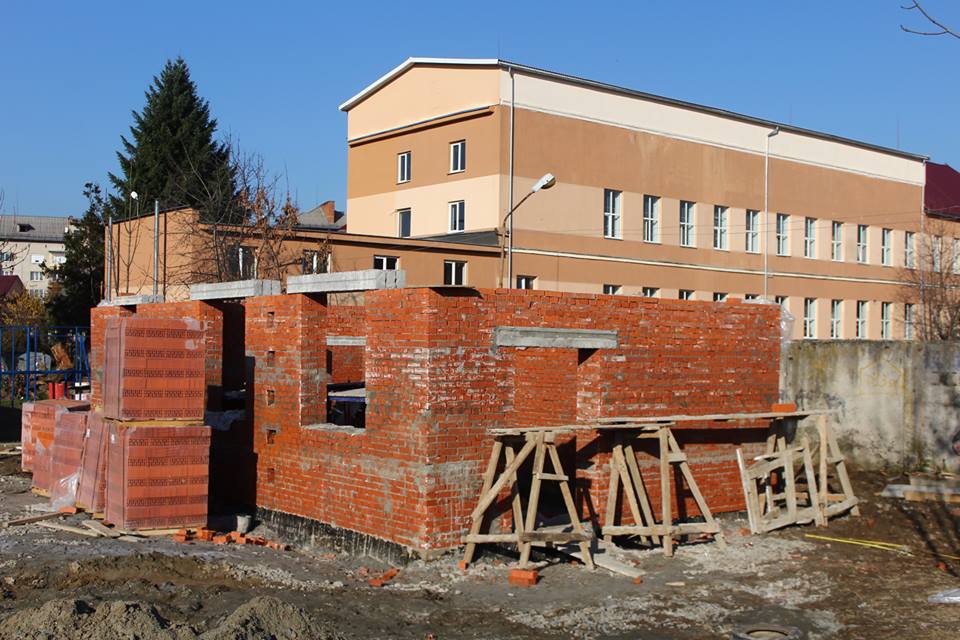 В НВК "Гармонія" у Мукачеві зводять нову котельню (ФОТО)